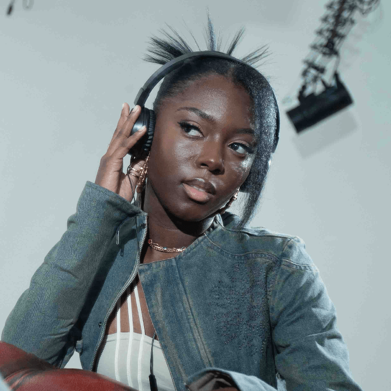 Cover image for 90sBella w/ Helen From Bromley | 9th December 2025