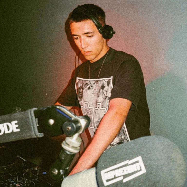 Cover image for Toura w/ Lozzy C | 8th October 2025